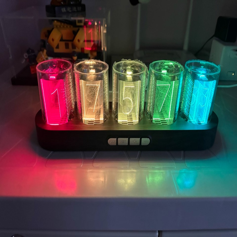Zegar LED Nixie Tube RGB Gamin – Office Tech Setup recenzja i cena